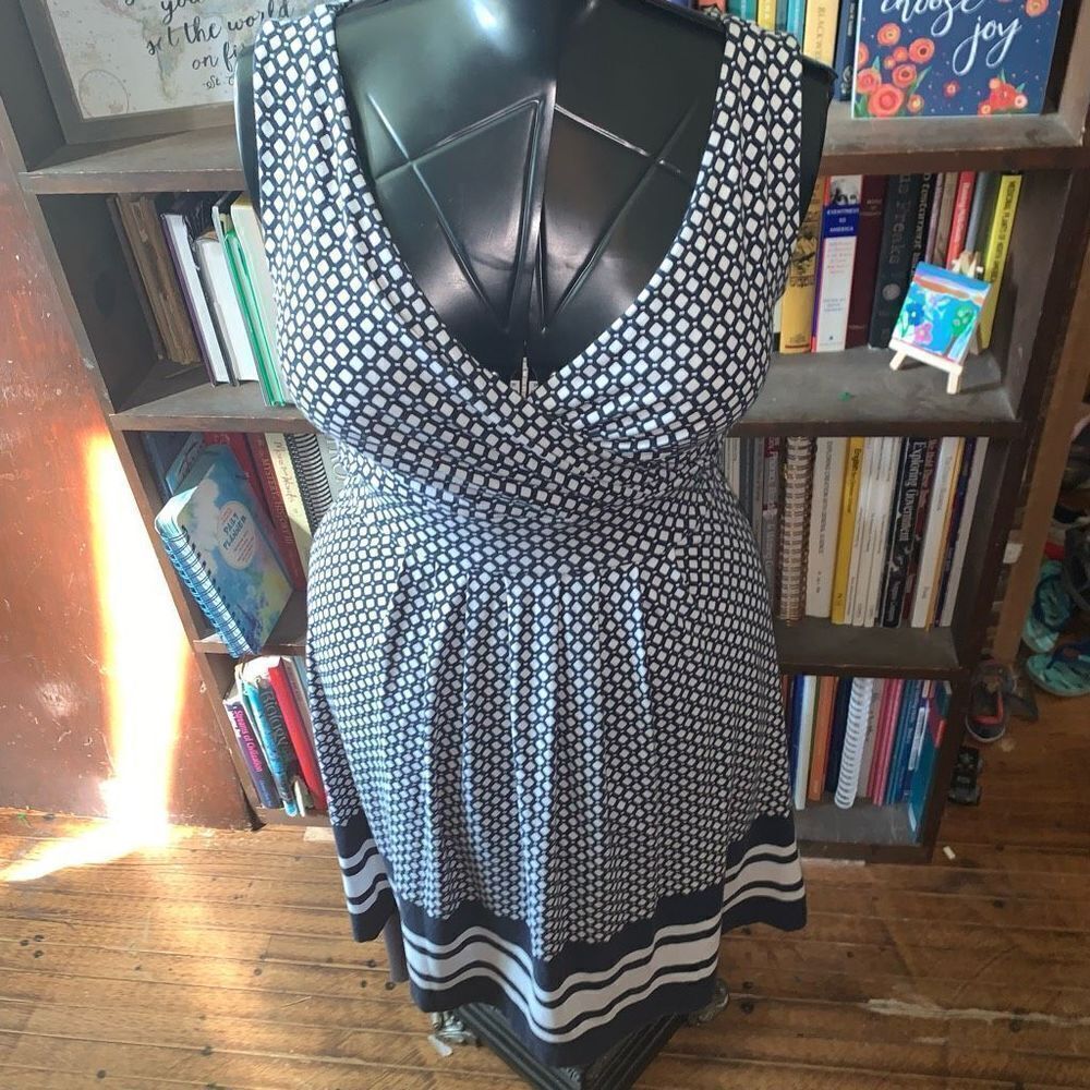 Lands End navy and white polka dot v-neck knit travelcore S dress